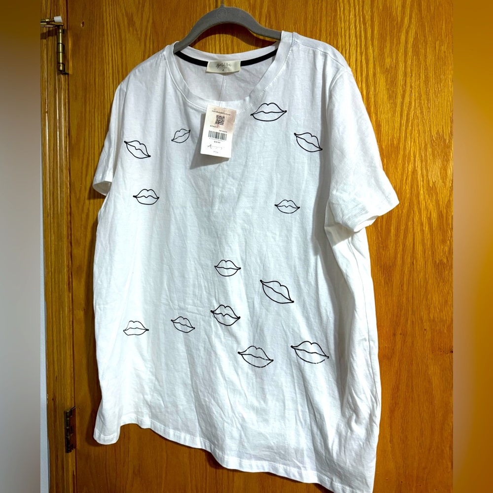 NWT Arula (A Beautiful Soul) tee lips valentine size A 1x